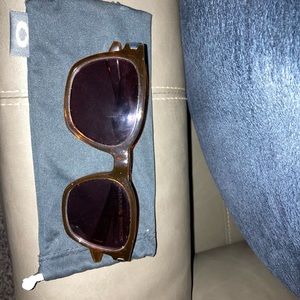 Women Oakley brown plastic sunglasses glasses with prescription lens cloth case